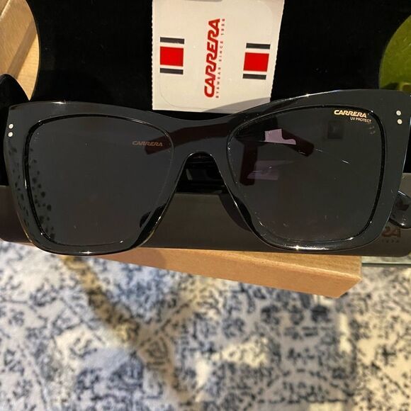Women’s Authentic Carrera polarized sunglasses with case - Picture 7 of 9